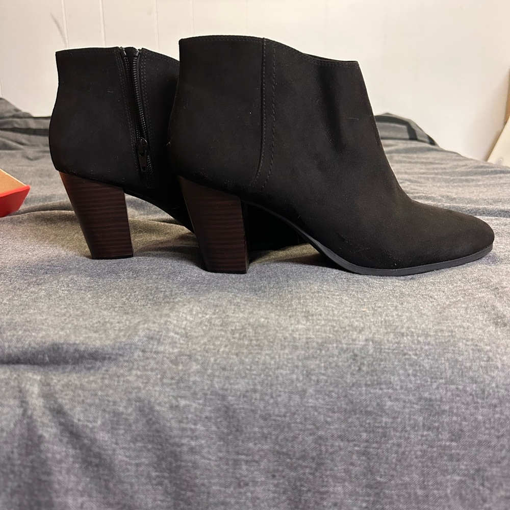 Women’s Old Navy ankle boot block heels.
